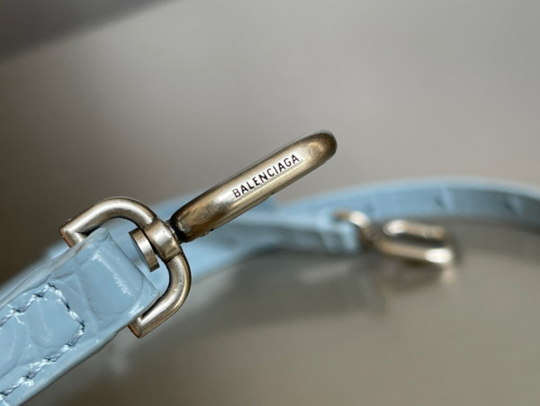 Ba*len*cia*ga hourglass