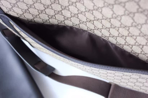 g*u*i gg S*p*e diaper bag