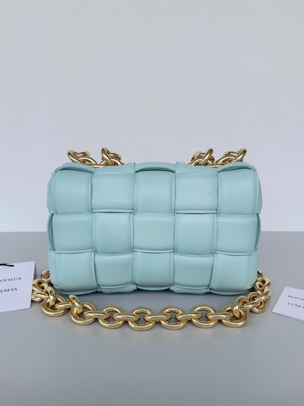 bo*te*ga Ve*ne*ta the chain cassette