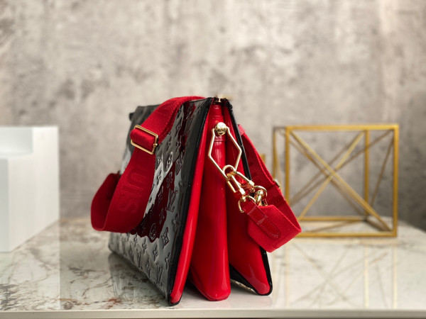 l0*is V*t0n coussin mm