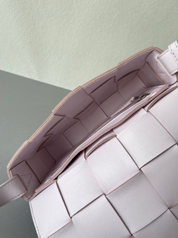 bo*te*ga Ve*ne*ta cassette