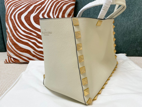 VALENTINO GARAVANI ROMAN STUD TOTE BAG