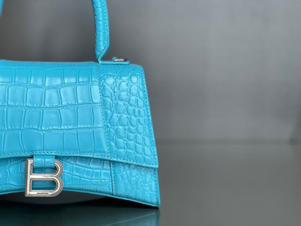 Ba*len*cia*ga hourglass