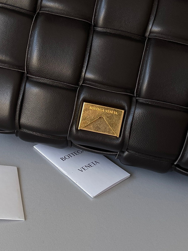 bo*te*ga Ve*ne*ta cassette