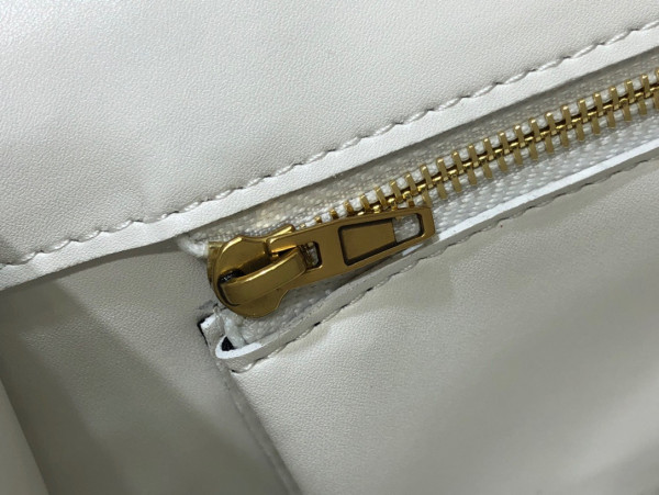 Ba*len*cia*ga hourglass