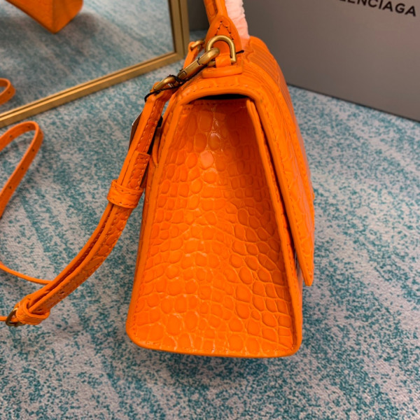 Ba*len*cia*ga hourglass