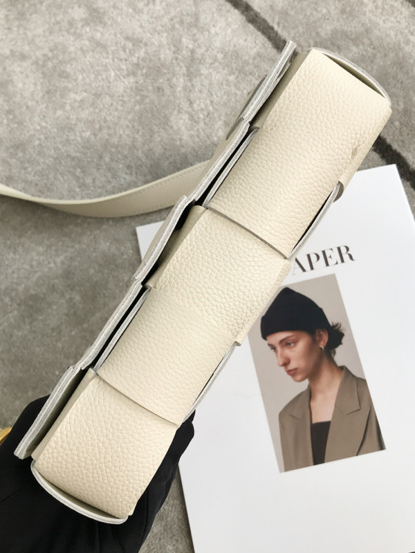 bo*te*ga Ve*ne*ta cassette