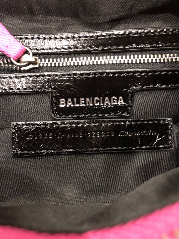 Ba*len*cia*ga women