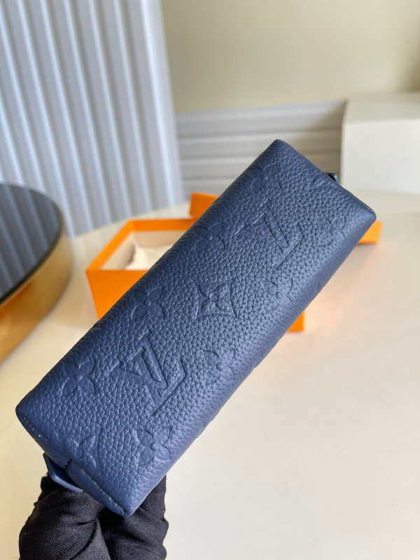 l0*is V*t0n cosmetic pouch pm-19*12*6cm