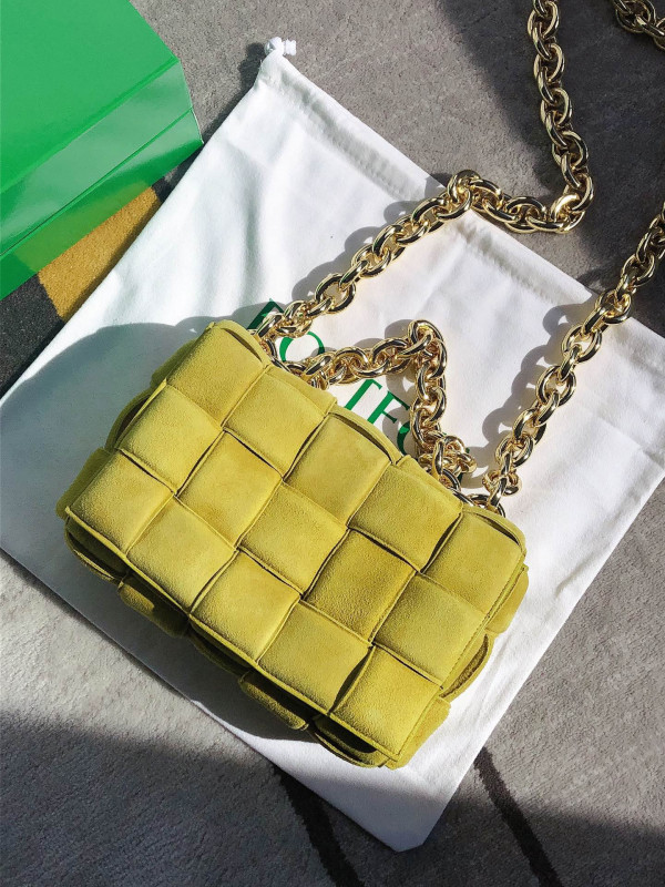 bo*te*ga Ve*ne*ta the chain cassette