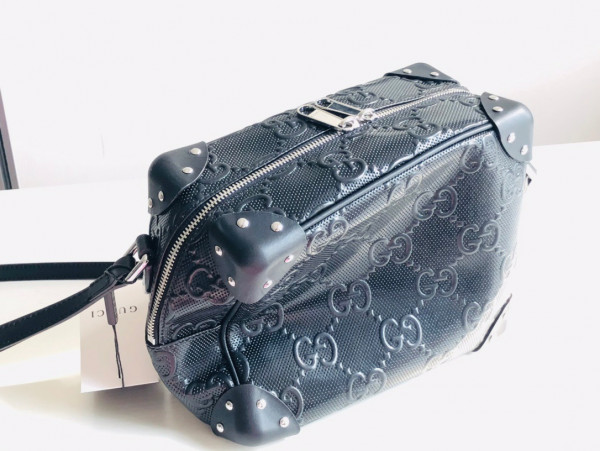 G*u*i gg shoulder bag with leather details