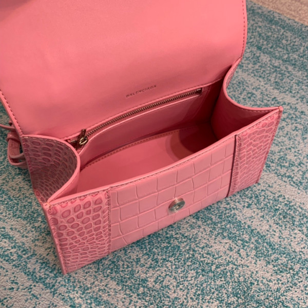 Ba*len*cia*ga hourglass