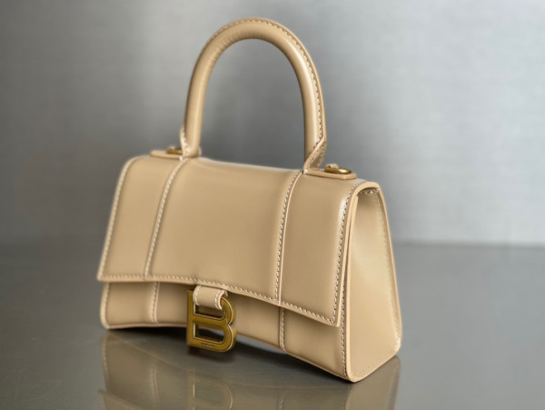 Ba*len*cia*ga hourglass