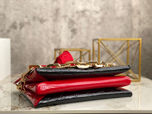 l0*is V*t0n coussin mm