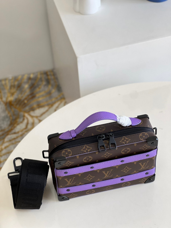 l0*is V*t0n handle soft trunk