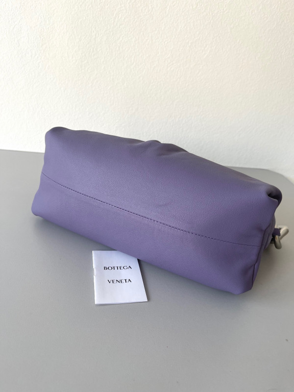 bo*te*ga Ve*ne*ta the chain pouch