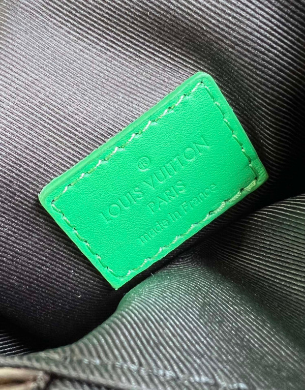 l0*is V*t0n s-lock vertical wearable wallet