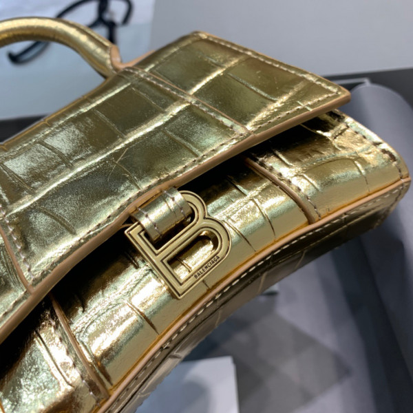 Ba*len*cia*ga hourglass