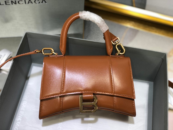 Ba*len*cia*ga hourglass