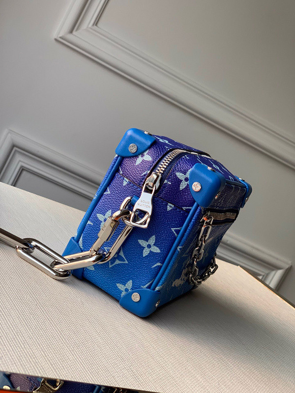 l0*is V*t0n soft trunk