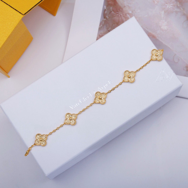 V*N CL*F&arpels perlée bracelet