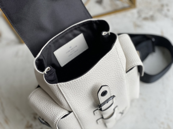 l0*is V*t0n christopher xs