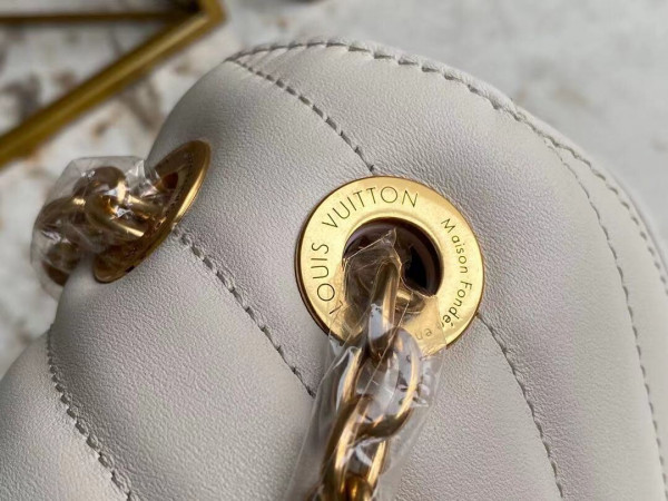 l0*is V*t0n new wave chain bag