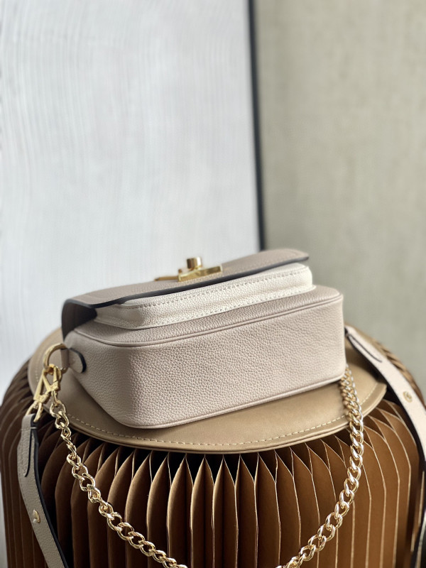 l0*is V*t0n lockme tender