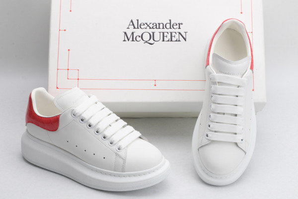 ale*d*r M*Q*en oversized sneaker