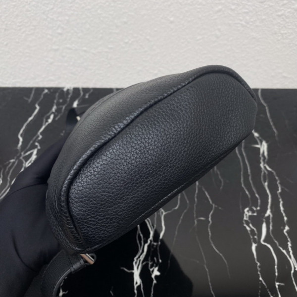 Pra*a cross leather bag