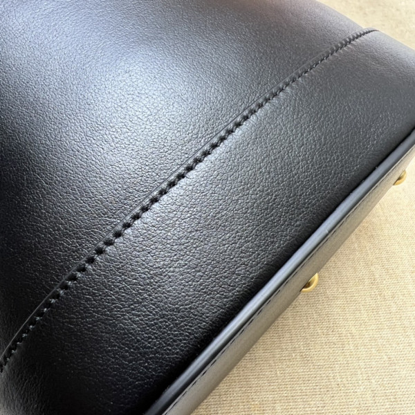 G*u*i diana mini bucket bag