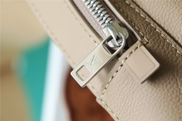 l0*is V*t0n pilot slingbag