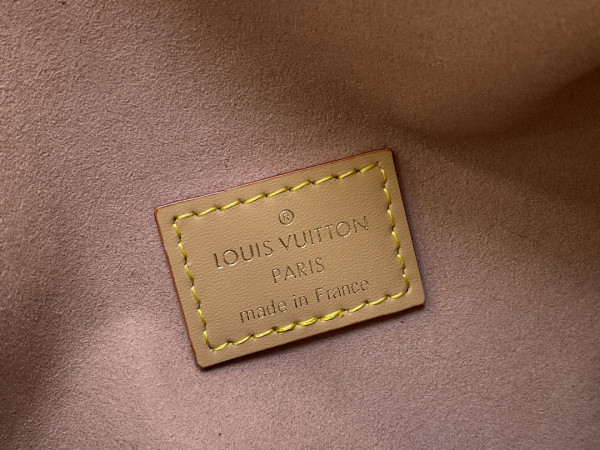 l0*is V*t0n side trunk mm