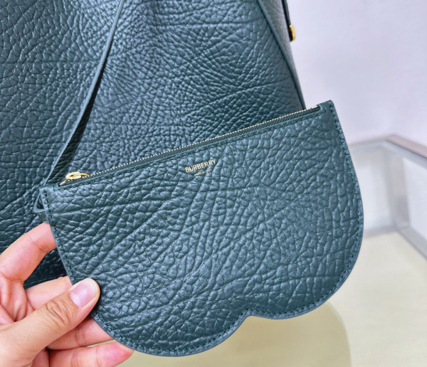 B**rry medium chess shoulder bag