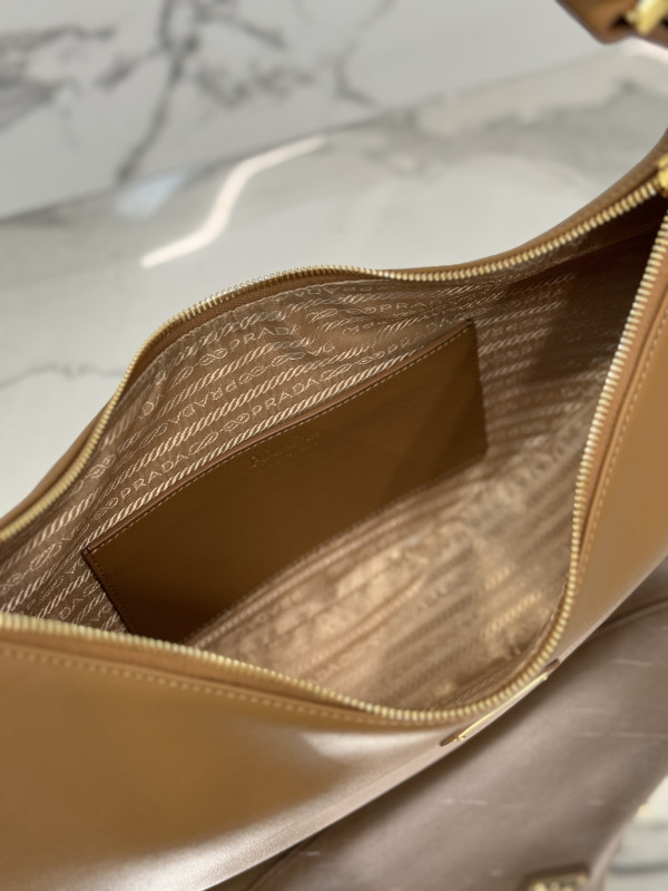 Pra*a arqué leather shoulder bag-35*22.5*8cm