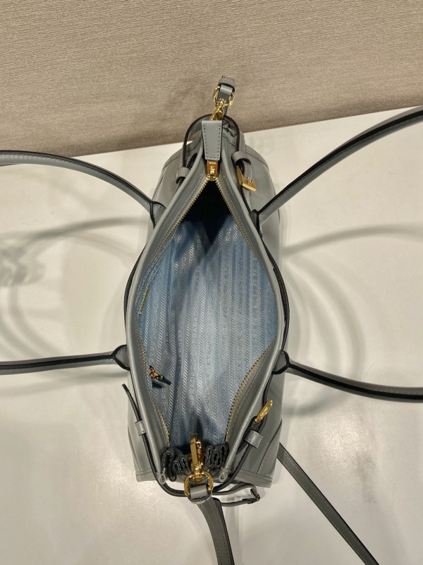 Pra*a medium leather handbag