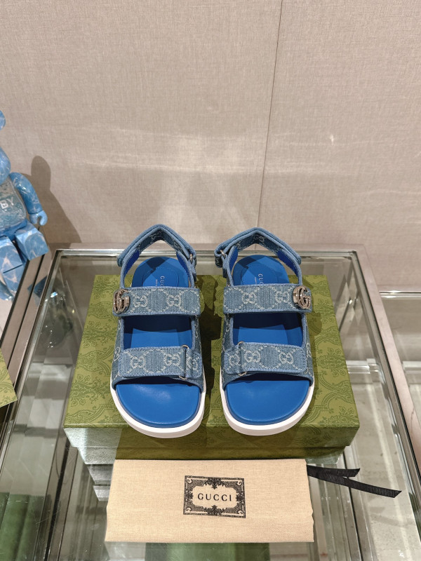 G*u*i slide sandals