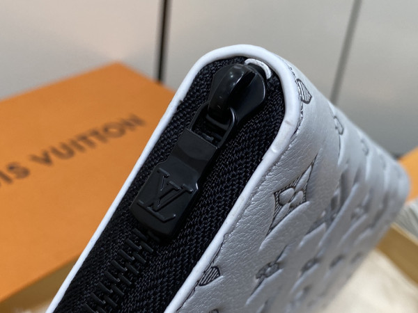 l0*is V*t0n zippy wallet-10*20*2 cm