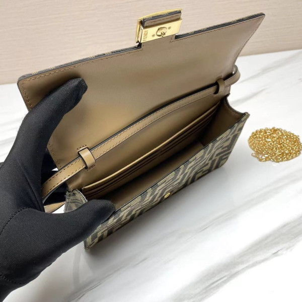 F**di baguette-21*11.5*5cm