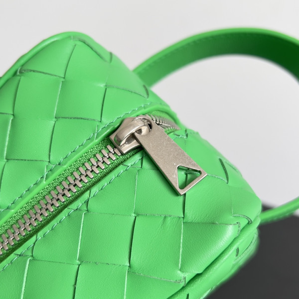 bo*te*ga Ve*ne*ta  intrecciato leather wallet-on-strap