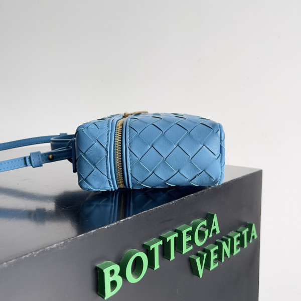 bo*te*ga Ve*ne*ta  vanity case crossbody bag