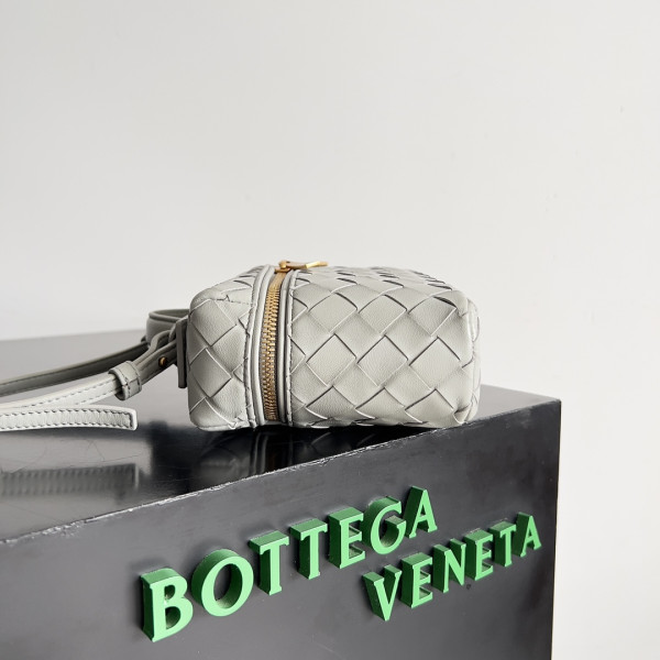 bo*te*ga Ve*ne*ta  vanity case crossbody bag
