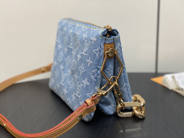 l0*is V*t0n coussin bb