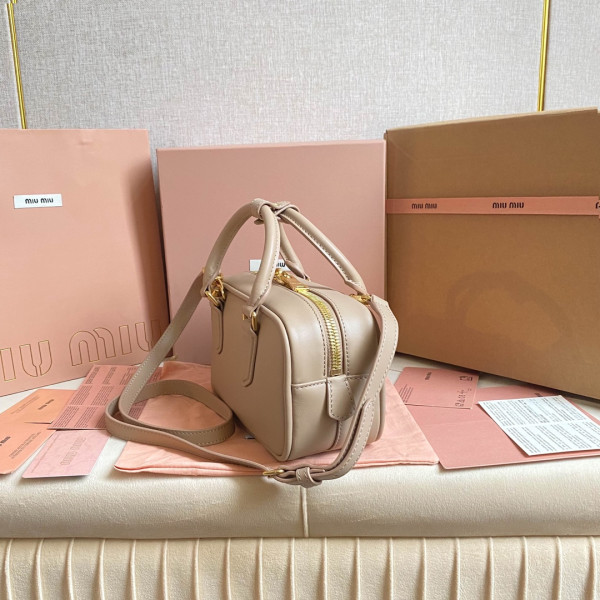 M*um*u arcadie leather bag-22x10.5x7.5cm