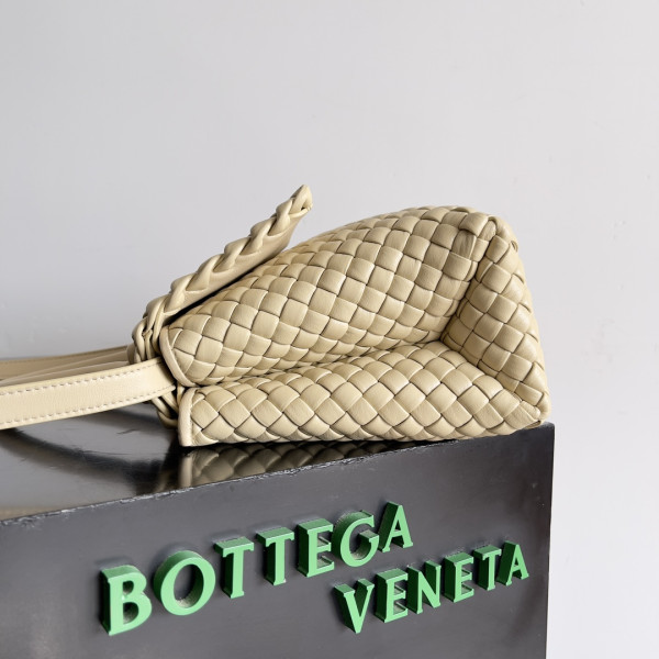 bo*te*ga Ve*ne*ta patti top handle bag