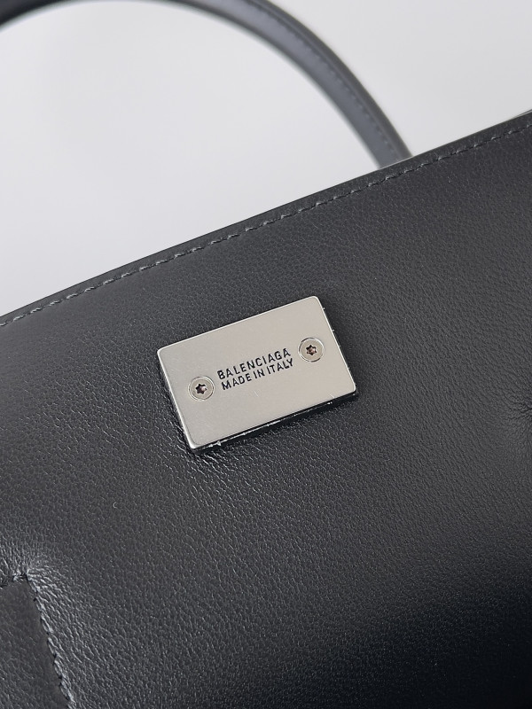 Ba*len*cia*ga bel air small carry all bag