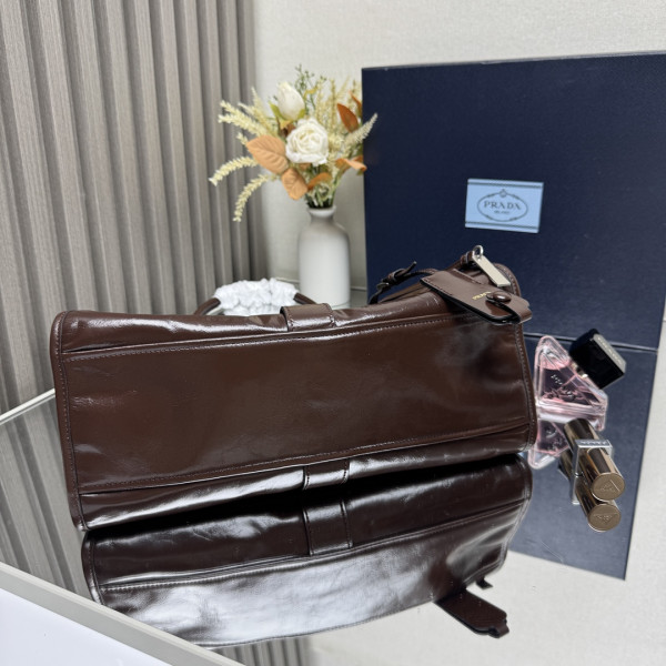 Pra*a medium leather tote bag-32*21*15cm