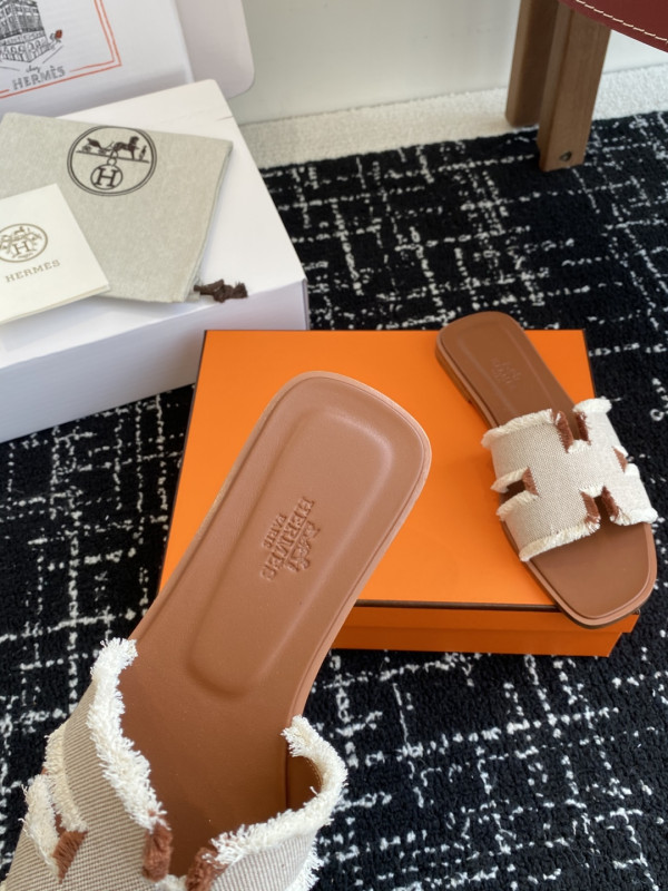 H**mes sandals
