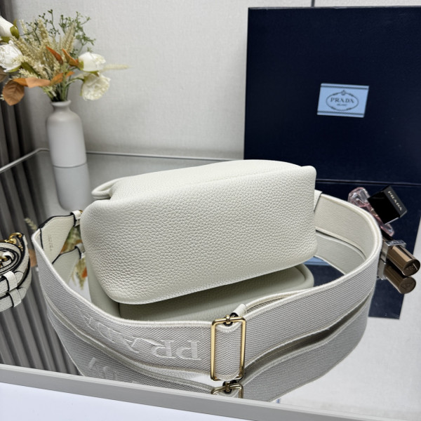 Pra*a small leather bag - 23*21*10cm