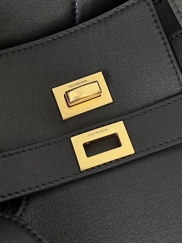 Ba*len*cia*ga bel air medium carry all bag